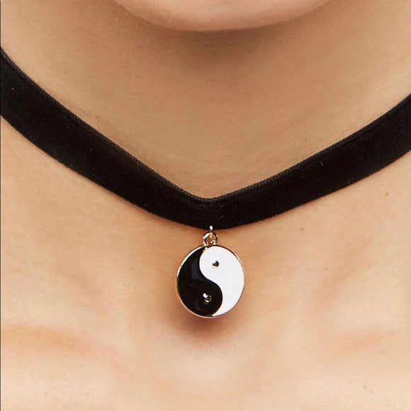 Yin & Yang Choker Necklace with Pendant - Picture 4 of 4